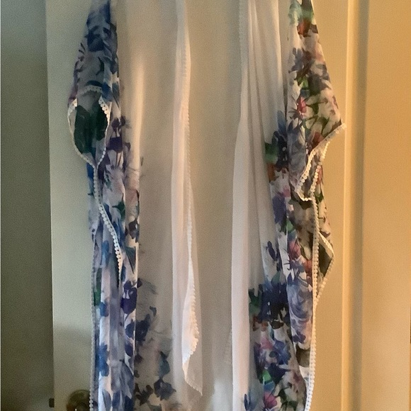 Coverup light weight sheer white w flowers 🌺 size OS lined with dots ope - Picture 16 of 16